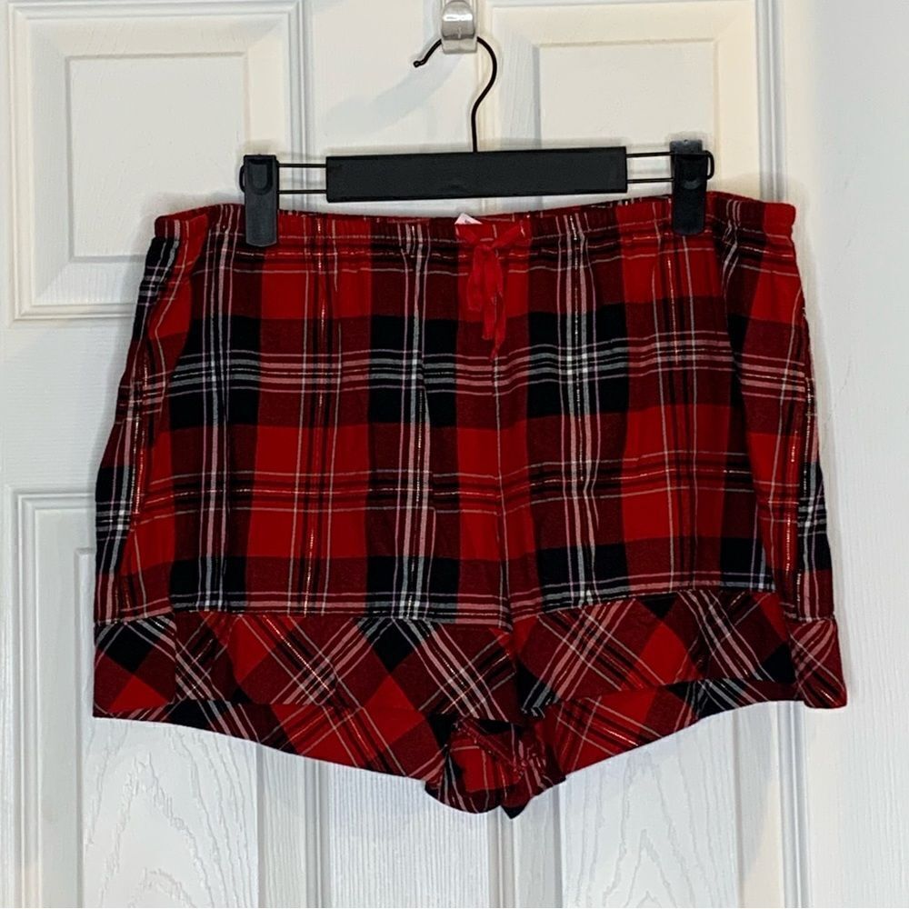Victoria’s Secret Red and Black Plaid Pajama Shorts Size Large
